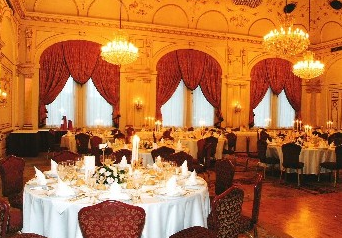 magnificent-classical-interior-in-gundel-restaurant-budapest-hungary.png